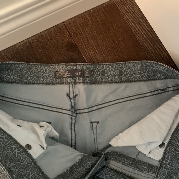 Prana Geometric Mosiac shorts size 4/27 - Picture 4 of 5
